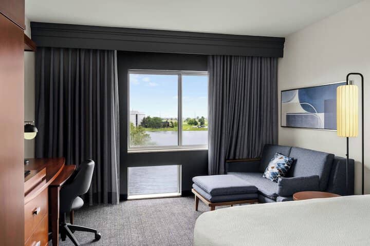 Room 10 of 42