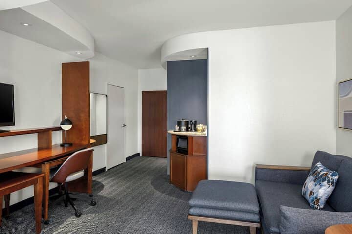 Room 6 of 42